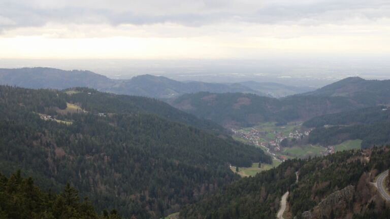 Dieses Bild zeigt eine Webcam-Aufnahme vom Achertal, aufgenommen am Dienstag, den 17.03.2026 um 16:40 Uhr. Die Temperatur betrug 4.1°C.