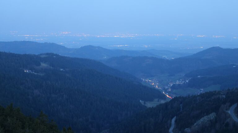 Dieses Bild zeigt eine Webcam-Aufnahme vom Achertal, aufgenommen am Dienstag, den 24.03.2026 um 05:50 Uhr. Die Temperatur betrug 5°C.