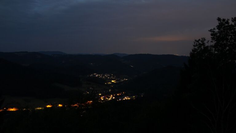 Dieses Bild zeigt eine Webcam-Aufnahme vom Achertal, aufgenommen am Mittwoch, den 05.08.2026 um 05:10 Uhr. Die Temperatur betrug 20.3°C.
