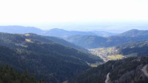 Dieses Bild zeigt eine Webcam-Aufnahme vom Achertal, aufgenommen am Sonntag, den 01.03.2026 um 15:50 Uhr. Die Temperatur betrug 6.7°C.