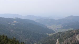 Dieses Bild zeigt eine Webcam-Aufnahme vom Achertal, aufgenommen am Dienstag, den 10.03.2026 um 13:00 Uhr. Die Temperatur betrug 10.4°C.