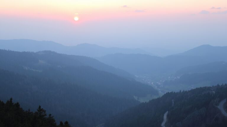 Dieses Bild zeigt eine Webcam-Aufnahme vom Achertal, aufgenommen am Mittwoch, den 18.03.2026 um 18:30 Uhr. Die Temperatur betrug 4.2°C.