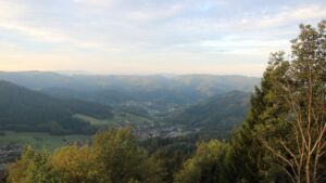 Dieses Bild zeigt eine Webcam-Aufnahme vom Achertal, aufgenommen am Freitag, den 16.10.2026 um 08:30 Uhr. Die Temperatur betrug 13.2°C.