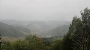 Dieses Bild zeigt eine Webcam-Aufnahme vom Achertal, aufgenommen am Freitag, den 28.08.2026 um 09:50 Uhr. Die Temperatur betrug 18.6°C.