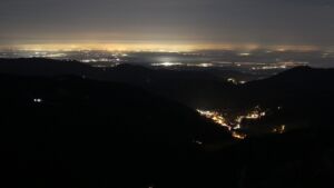 Dieses Bild zeigt eine Webcam-Aufnahme vom Achertal, aufgenommen am Freitag, den 12.12.2025 um 06:30 Uhr. Die Temperatur betrug 7°C.