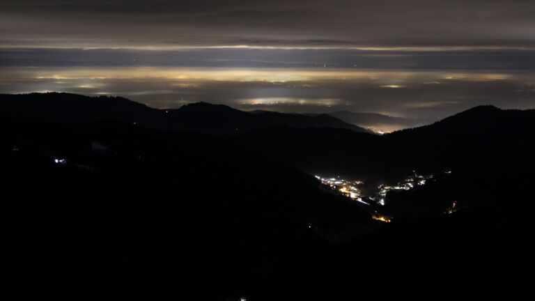 Dieses Bild zeigt eine Webcam-Aufnahme vom Achertal, aufgenommen am Donnerstag, den 22.01.2026 um 22:30 Uhr. Die Temperatur betrug 3°C.