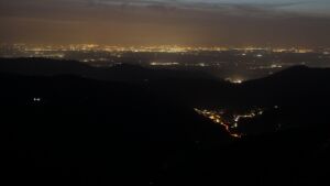 Dieses Bild zeigt eine Webcam-Aufnahme vom Achertal, aufgenommen am Montag, den 09.03.2026 um 19:30 Uhr. Die Temperatur betrug 9.2°C.