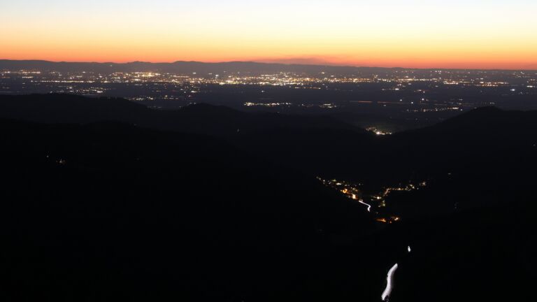 Dieses Bild zeigt eine Webcam-Aufnahme vom Achertal, aufgenommen am Donnerstag, den 18.09.2025 um 20:30 Uhr. Die Temperatur betrug 16.5°C.