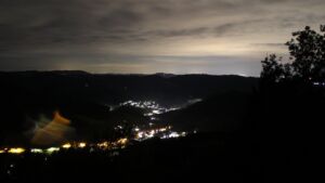 Dieses Bild zeigt eine Webcam-Aufnahme vom Achertal, aufgenommen am Samstag, den 22.08.2026 um 04:30 Uhr. Die Temperatur betrug 11.1°C.