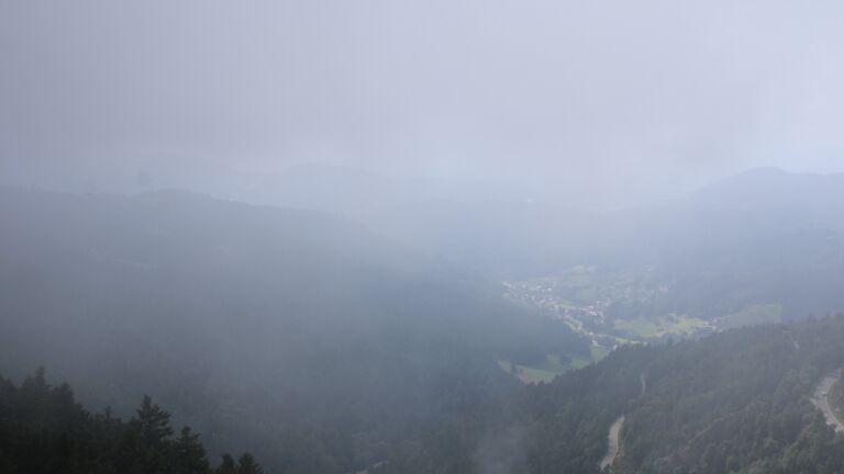 Dieses Bild zeigt eine Webcam-Aufnahme vom Achertal, aufgenommen am Mittwoch, den 30.07.2025 um 16:40 Uhr. Die Temperatur betrug 12°C.