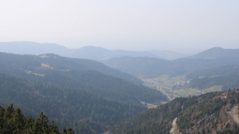 Dieses Bild zeigt eine Webcam-Aufnahme vom Achertal, aufgenommen am Montag, den 09.03.2026 um 14:00 Uhr. Die Temperatur betrug 10.5°C.