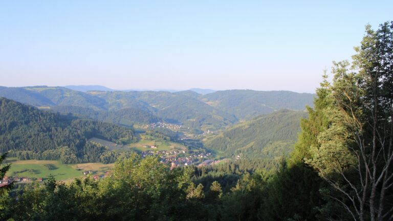 Dieses Bild zeigt eine Webcam-Aufnahme vom Achertal, aufgenommen am Montag, den 22.06.2026 um 07:10 Uhr. Die Temperatur betrug 25.4°C.