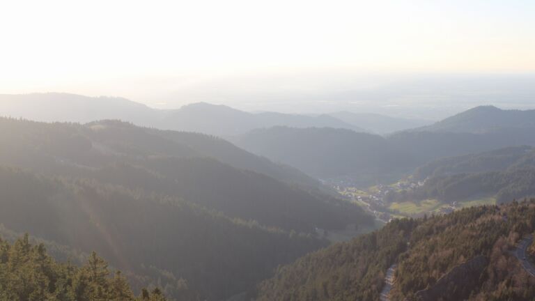 Dieses Bild zeigt eine Webcam-Aufnahme vom Achertal, aufgenommen am Montag, den 02.03.2026 um 17:20 Uhr. Die Temperatur betrug 9.8°C.