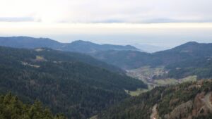 Dieses Bild zeigt eine Webcam-Aufnahme vom Achertal, aufgenommen am Donnerstag, den 04.12.2025 um 14:20 Uhr. Die Temperatur betrug 3.4°C.