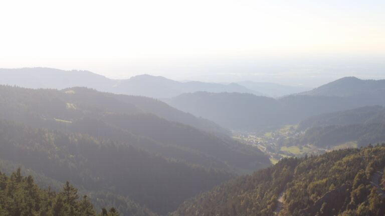 Dieses Bild zeigt eine Webcam-Aufnahme vom Achertal, aufgenommen am Freitag, den 19.09.2025 um 18:10 Uhr. Die Temperatur betrug 25.6°C.