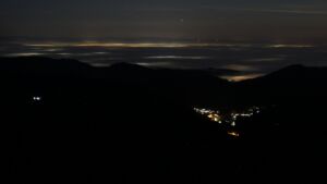 Dieses Bild zeigt eine Webcam-Aufnahme vom Achertal, aufgenommen am Donnerstag, den 26.02.2026 um 04:00 Uhr. Die Temperatur betrug 9.8°C.