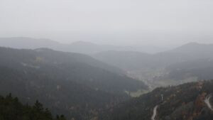 Dieses Bild zeigt eine Webcam-Aufnahme vom Achertal, aufgenommen am Samstag, den 01.11.2025 um 16:20 Uhr. Die Temperatur betrug 10.9°C.