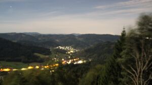 Dieses Bild zeigt eine Webcam-Aufnahme vom Achertal, aufgenommen am Dienstag, den 29.09.2026 um 01:00 Uhr. Die Temperatur betrug 21.7°C.