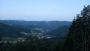 Dieses Bild zeigt eine Webcam-Aufnahme vom Achertal, aufgenommen am Freitag, den 19.06.2026 um 04:40 Uhr. Die Temperatur betrug 24.9°C.