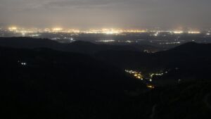 Dieses Bild zeigt eine Webcam-Aufnahme vom Achertal, aufgenommen am Mittwoch, den 29.04.2026 um 02:30 Uhr. Die Temperatur betrug 7.9°C.