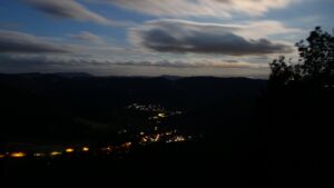 Dieses Bild zeigt eine Webcam-Aufnahme vom Achertal, aufgenommen am Samstag, den 29.08.2026 um 05:40 Uhr. Die Temperatur betrug 13.5°C.