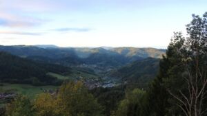 Dieses Bild zeigt eine Webcam-Aufnahme vom Achertal, aufgenommen am Dienstag, den 27.10.2026 um 07:50 Uhr. Die Temperatur betrug 10.1°C.