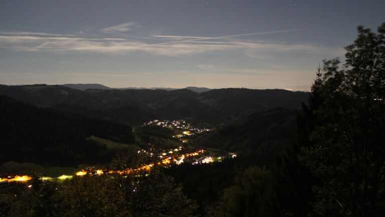 Dieses Bild zeigt eine Webcam-Aufnahme vom Achertal, aufgenommen am Freitag, den 23.10.2026 um 00:00 Uhr. Die Temperatur betrug 7.6°C.