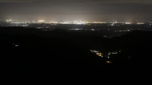 Dieses Bild zeigt eine Webcam-Aufnahme vom Achertal, aufgenommen am Mittwoch, den 17.09.2025 um 01:00 Uhr. Die Temperatur betrug 8.1°C.