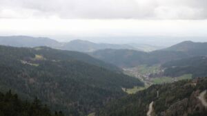 Dieses Bild zeigt eine Webcam-Aufnahme vom Achertal, aufgenommen am Dienstag, den 17.03.2026 um 15:20 Uhr. Die Temperatur betrug 5.9°C.