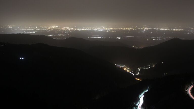 Dieses Bild zeigt eine Webcam-Aufnahme vom Achertal, aufgenommen am Freitag, den 14.11.2025 um 05:30 Uhr. Die Temperatur betrug 17.1°C.