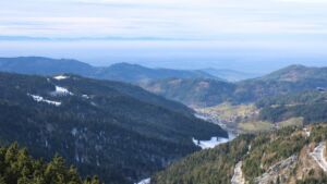 Dieses Bild zeigt eine Webcam-Aufnahme vom Achertal, aufgenommen am Sonntag, den 23.11.2025 um 13:20 Uhr. Die Temperatur betrug -1.1°C.