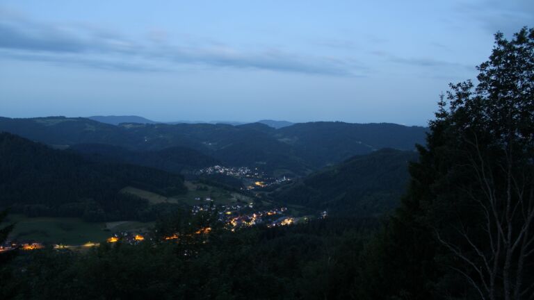 Dieses Bild zeigt eine Webcam-Aufnahme vom Achertal, aufgenommen am Mittwoch, den 17.06.2026 um 04:30 Uhr. Die Temperatur betrug 17.2°C.