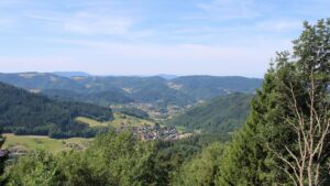 Dieses Bild zeigt eine Webcam-Aufnahme vom Achertal, aufgenommen am Samstag, den 11.07.2026 um 10:50 Uhr. Die Temperatur betrug 27.1°C.