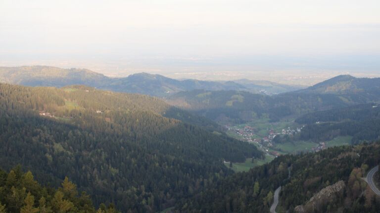 Dieses Bild zeigt eine Webcam-Aufnahme vom Achertal, aufgenommen am Samstag, den 18.04.2026 um 07:20 Uhr. Die Temperatur betrug 13.2°C.