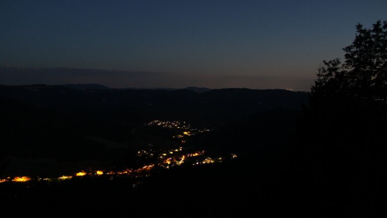 Dieses Bild zeigt eine Webcam-Aufnahme vom Achertal, aufgenommen am Mittwoch, den 08.07.2026 um 22:50 Uhr. Die Temperatur betrug 20.2°C.