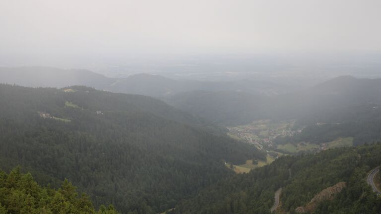 Dieses Bild zeigt eine Webcam-Aufnahme vom Achertal, aufgenommen am Mittwoch, den 16.07.2025 um 07:40 Uhr. Die Temperatur betrug 12.1°C.