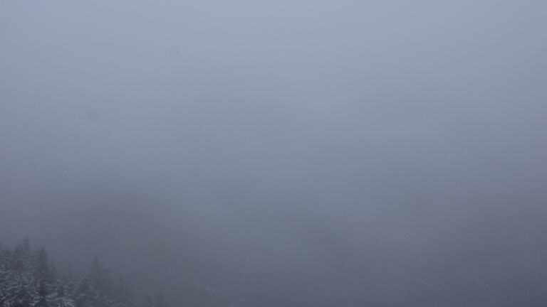 Dieses Bild zeigt eine Webcam-Aufnahme vom Achertal, aufgenommen am Montag, den 24.11.2025 um 13:00 Uhr. Die Temperatur betrug 0.1°C.