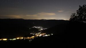 Dieses Bild zeigt eine Webcam-Aufnahme vom Achertal, aufgenommen am Mittwoch, den 08.07.2026 um 00:00 Uhr. Die Temperatur betrug 20.8°C.