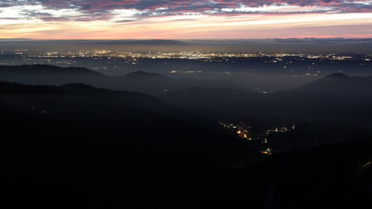 Dieses Bild zeigt eine Webcam-Aufnahme vom Achertal, aufgenommen am Mittwoch, den 08.10.2025 um 19:40 Uhr. Die Temperatur betrug 12.6°C.