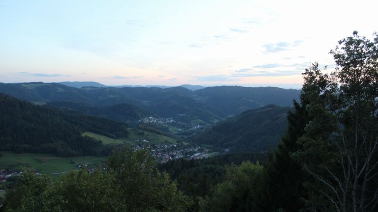 Dieses Bild zeigt eine Webcam-Aufnahme vom Achertal, aufgenommen am Freitag, den 18.09.2026 um 19:40 Uhr. Die Temperatur betrug 13.8°C.