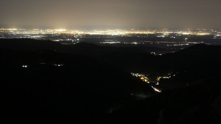 Dieses Bild zeigt eine Webcam-Aufnahme vom Achertal, aufgenommen am Donnerstag, den 13.11.2025 um 05:40 Uhr. Die Temperatur betrug 15.9°C.