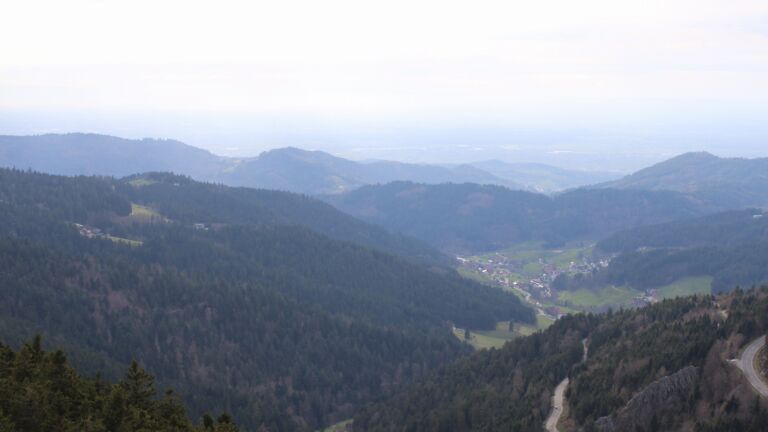 Dieses Bild zeigt eine Webcam-Aufnahme vom Achertal, aufgenommen am Sonntag, den 05.04.2026 um 17:40 Uhr. Die Temperatur betrug 10.3°C.