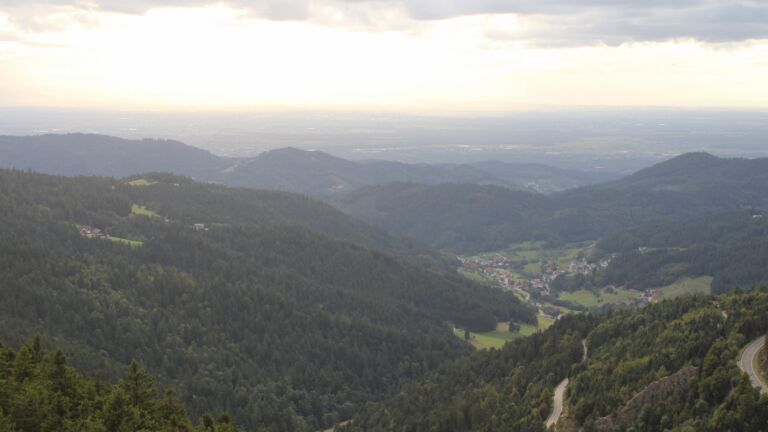 Dieses Bild zeigt eine Webcam-Aufnahme vom Achertal, aufgenommen am Freitag, den 12.09.2025 um 18:30 Uhr. Die Temperatur betrug 10.9°C.