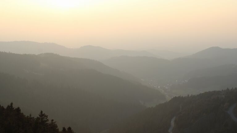 Dieses Bild zeigt eine Webcam-Aufnahme vom Achertal, aufgenommen am Sonntag, den 22.03.2026 um 18:10 Uhr. Die Temperatur betrug 5.8°C.