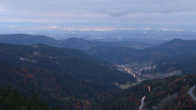 Dieses Bild zeigt eine Webcam-Aufnahme vom Achertal, aufgenommen am Samstag, den 18.10.2025 um 07:20 Uhr. Die Temperatur betrug 4.7°C.
