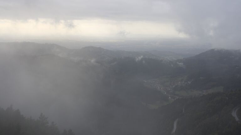 Dieses Bild zeigt eine Webcam-Aufnahme vom Achertal, aufgenommen am Sonntag, den 05.10.2025 um 16:30 Uhr. Die Temperatur betrug 3.6°C.