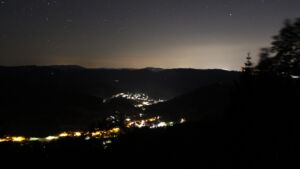 Dieses Bild zeigt eine Webcam-Aufnahme vom Achertal, aufgenommen am Freitag, den 19.06.2026 um 01:00 Uhr. Die Temperatur betrug 25.6°C.