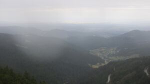Dieses Bild zeigt eine Webcam-Aufnahme vom Achertal, aufgenommen am Mittwoch, den 16.07.2025 um 09:20 Uhr. Die Temperatur betrug 10.8°C.