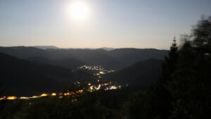 Dieses Bild zeigt eine Webcam-Aufnahme vom Achertal, aufgenommen am Mittwoch, den 29.07.2026 um 03:30 Uhr. Die Temperatur betrug 23°C.