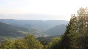 Dieses Bild zeigt eine Webcam-Aufnahme vom Achertal, aufgenommen am Mittwoch, den 30.09.2026 um 17:50 Uhr. Die Temperatur betrug 28.8°C.